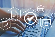 Hoe lang bewaart u loggegevens en helpdesk tickets?